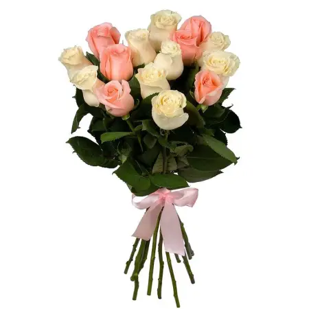 Букет из бело розовых роз